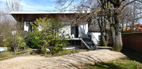 Maison située au Vésinet 8 pièces de 153 m2 sur 955 m² de terrain à 15 mn du RER