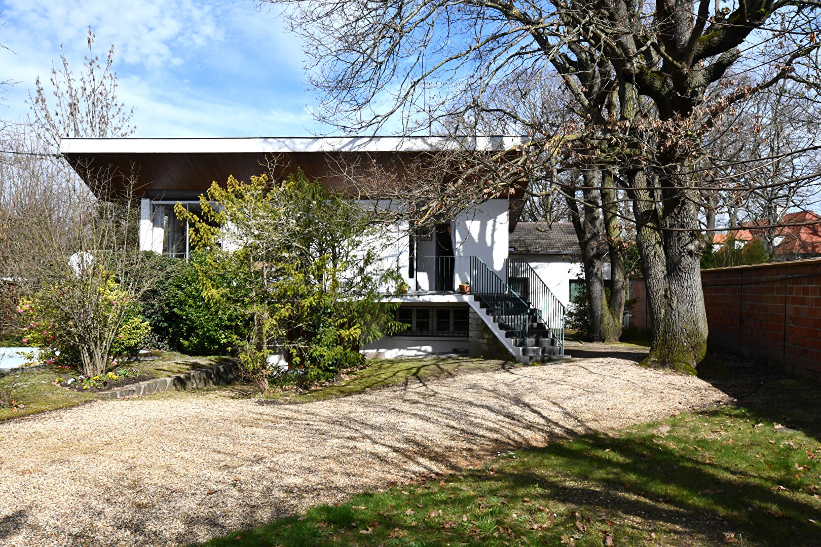 Maison située au Vésinet 8 pièces de 153 m2 sur 955 m² de terrain à 15 mn du RER