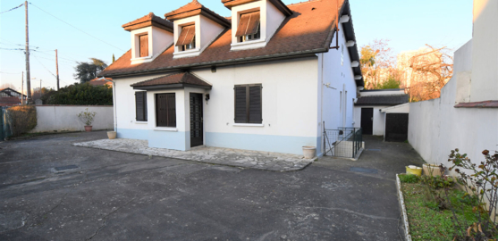 Maison située à Chatou de 134 m²  au sol sur 413m² de terrain