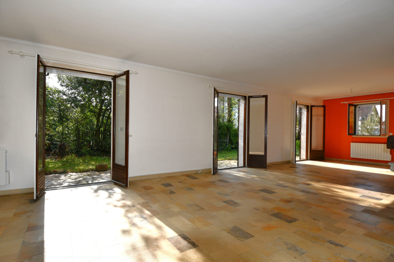 Maison située au Vésinet de 142 m2 sur 750 m² de terrain à 9 mn du RER