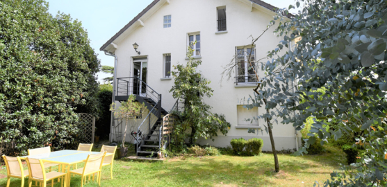 Maison située au Vésinet de 185 m2 au sol sur 649m² de terrain à 14 mn du RER